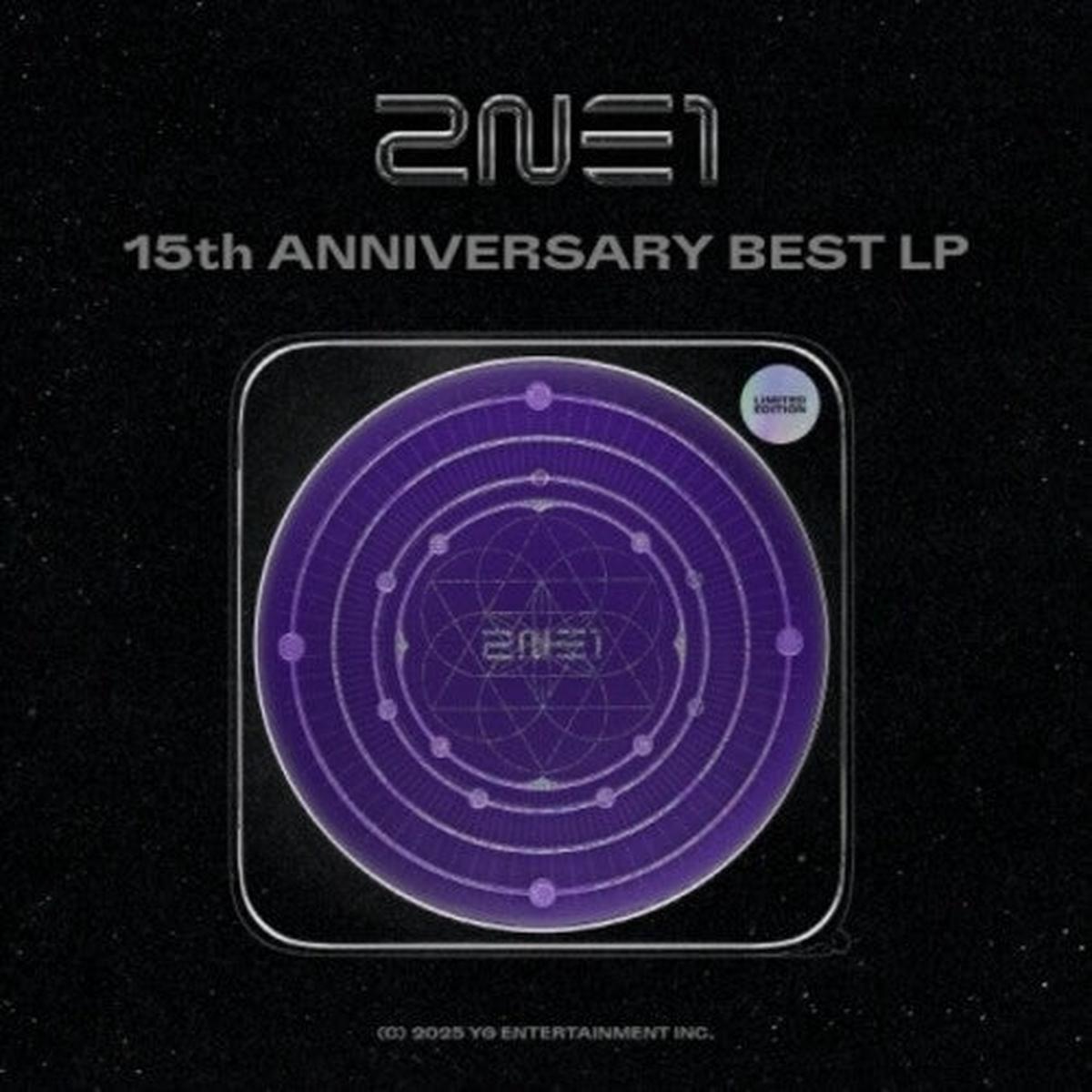 2NE1: 15th Anniversary Best - incl. Cover Posters, Round Poster Covers Set, Lyrics Poster, Metal Credit Card + 4 Selfie Photocards - VINYL LP