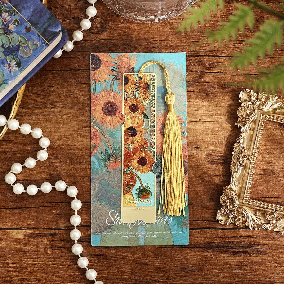 1pc Hollow Literary Flower Metal Bookmark Exquisite Painting Sunflower Iris Rose Shape Gifts for Book Lovers Writers Readers - Sunflower